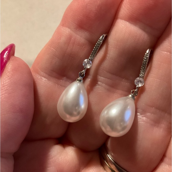 Lustrous Pear Drop Pearl Earrings on Silver Hooks with Single Crystal Bridal - Picture 9 of 12